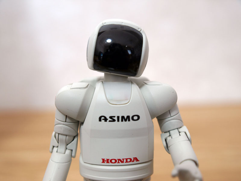 Illustration for article titled New Asimo Action Figures Are Heads Better than Old Asimos Action Figures